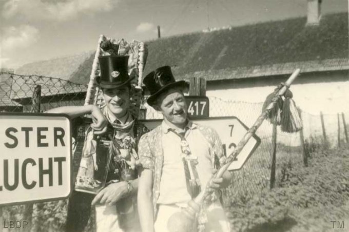 002 - Levy Andr&eacute; et Uhl Antoine en 1955